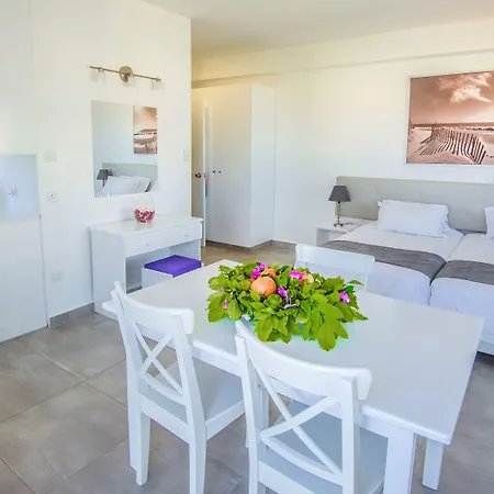 アパートホテル Alva プロタラス