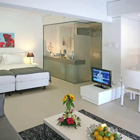 Alva Aparthotel 4*