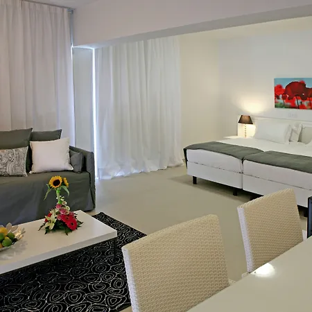 Alva Aparthotel 4*
