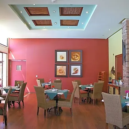Alva Aparthotel 4*
