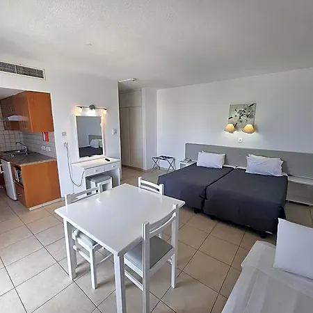 Alva Aparthotel 4*